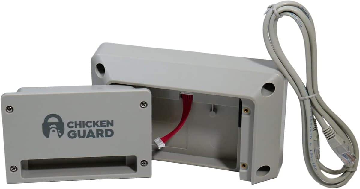 Test : porte poulailler automatique ChickenGuard All-in-One