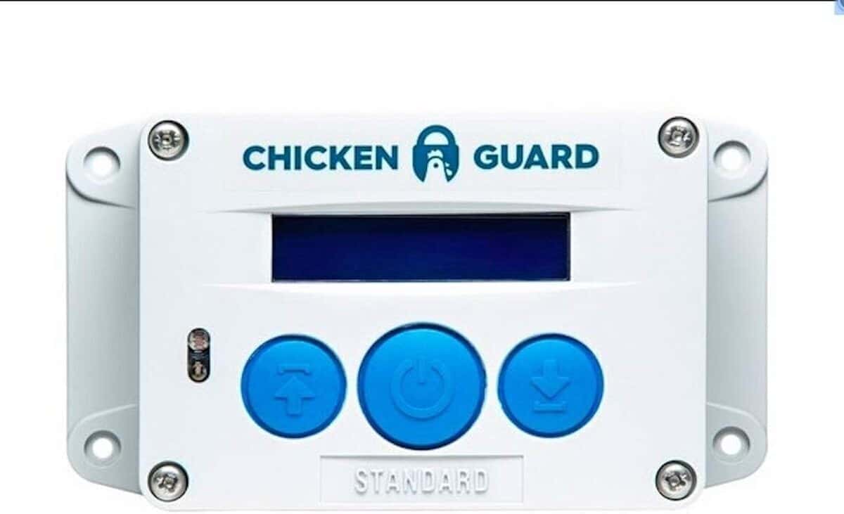 Test : ouvre-porte automatique Chickenguard avec minuterie
